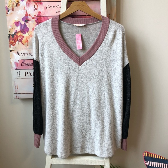 NWT Hummingbird Boho V-Neck Grey Pullover Sweater - Picture 3 of 7